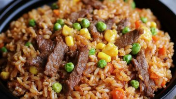 “Sizzling Beef” Steak Fried Rice Recipe with tender beef slices, colorful vegetables, and fluffy fried rice served in a sizzling skillet.