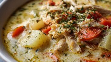 A creamy bowl of crack chicken soup with shredded chicken, crispy bacon, cheddar cheese, and green onions.