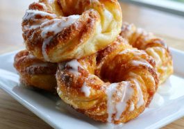 Light oven-baked French crullers with a sweet glaze, airy and golden.