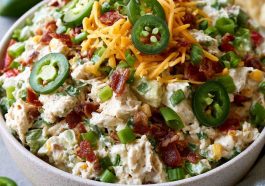 High protein jalapeño popper chicken salad with chicken, jalapeños, and creamy dressing.