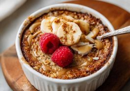 Snickerdoodle baked oats with cinnamon sugar topping, soft and fluffy.