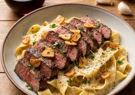 Garlic parmesan steak pasta – Creamy pasta tossed with garlic parmesan sauce and tender steak slices.